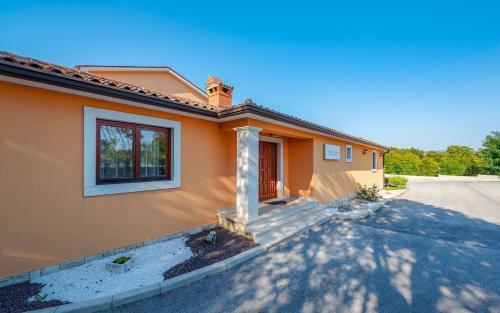 Villa Bacio With Pool, Wine Cellar, Volleyball Field