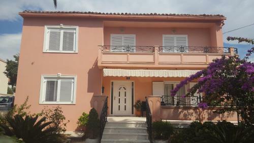 Hostal Guesthouse Cola