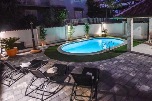 Holiday Home With Pool Oaza