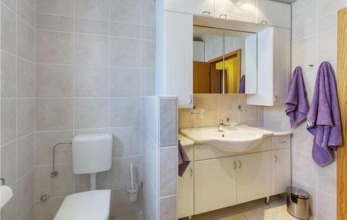 Stunning Home In Nova Vas With Wifi And 2 Bedrooms
