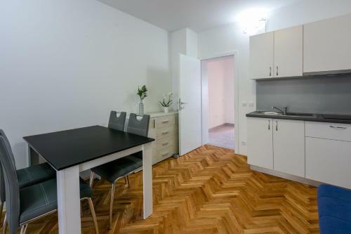 Apartments Leoalemar