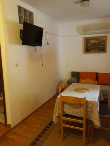 Apartments Ivo - With Nice Garden