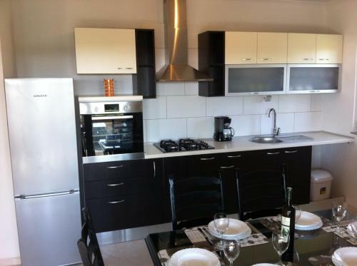 Spacious Apartment Lena Near The Beach