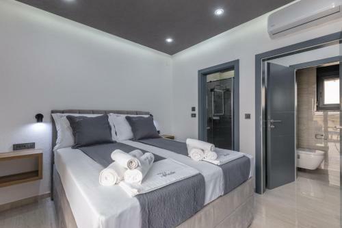 Luxury Beachfront 4 Bedroom Villa With Private Pool****
