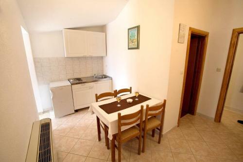 Apartments Lias 2 - With Restaurant