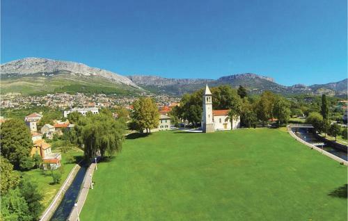 Four-bedroom Holiday Home In Solin