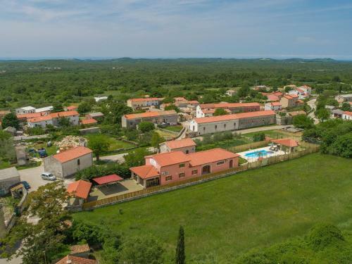 Villa For Up To 8 Persons With Private Pool, Summer Kitchen And Jacuzzi