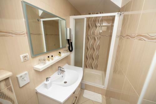 Deluxe Collection Hotel Kastel