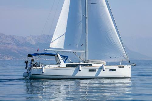 Beneteau Oceanis 38.1.- Anima Maris I