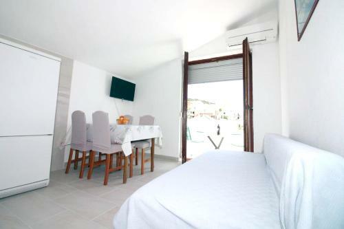 Apartment With 2 Bedrooms In Tisno With Wifi