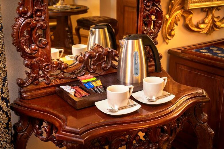 The Iron Gate Hotel & Suites