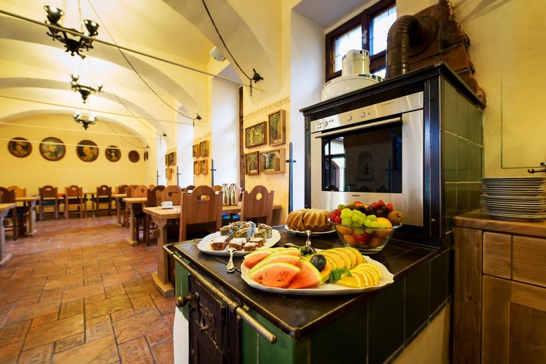 Hotel Selsky Dvur - Bohemian Village Courtyard