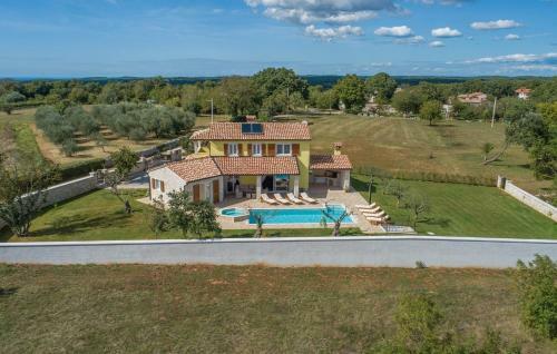 Villa Gardenia With Pool, Garden And Jacuzzi