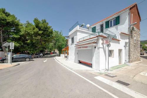 Hostal Apartments Paola