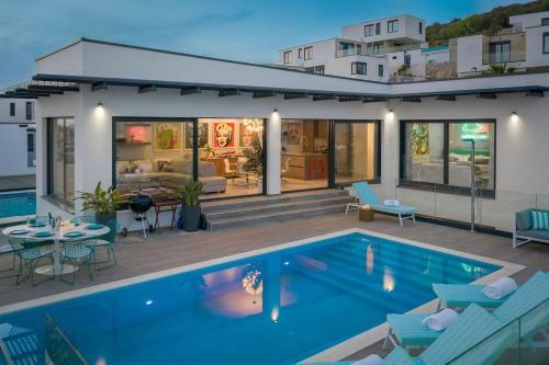 Luxury Villa Riva With Infinity Pool