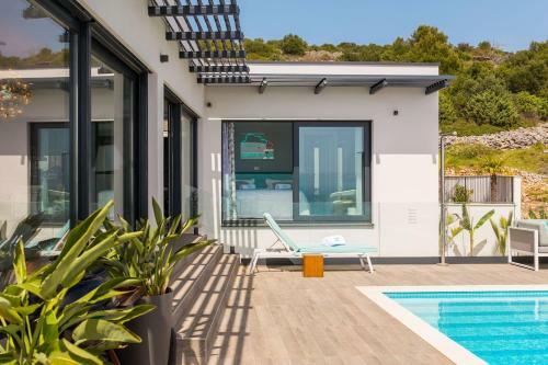Luxury Villa Riva With Infinity Pool