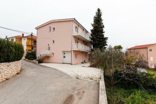Hostal Apartments Perka