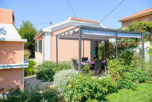 Holiday Home Mirjana - With Garden