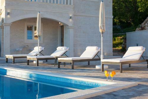 Villa Roko A Luxury Villa In Tucepi, Heated Pool