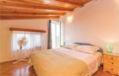 Four-bedroom Apartment In Turanj