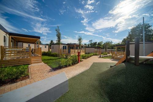 Mediteran Kamp Mobile Homes In Camping Park Umag