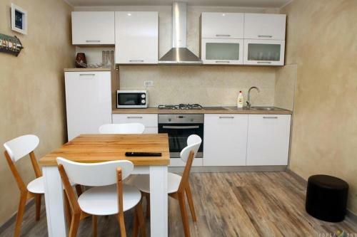 Modern Apartment By Umag Sea