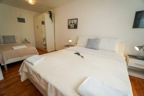 Hostal Apartments Maslina
