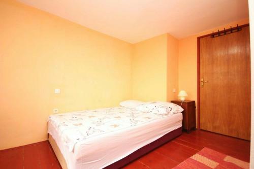 Holiday House With Spacious Garden And Pool
