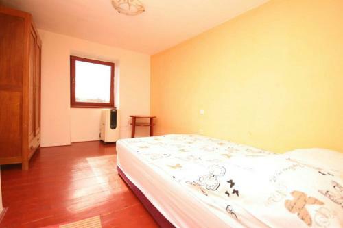 Holiday House With Spacious Garden And Pool