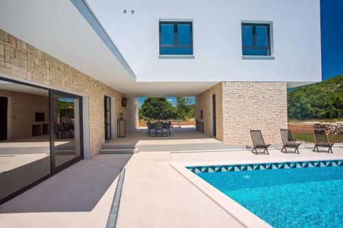 Modern Villa M30 With Private Pool, 3 En-suite Bedrooms