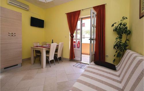 Two-bedroom Holiday Home In Brodarica