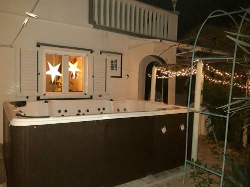 Aesthetic Holiday Home In Plano With Private Terrace