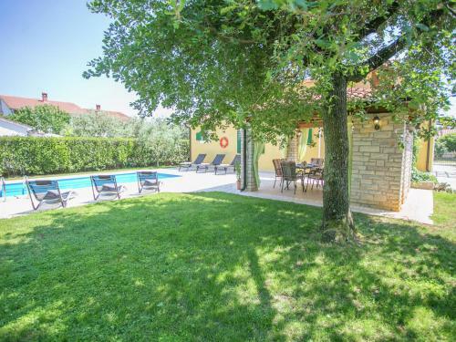 Luxurious Villa In Kadumi With Swimming Pool