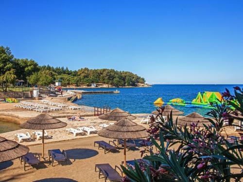 Luxurious Villa In Kadumi With Swimming Pool