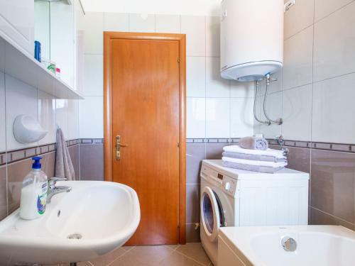 Modern Apartment In Vi?kovo With Balcony