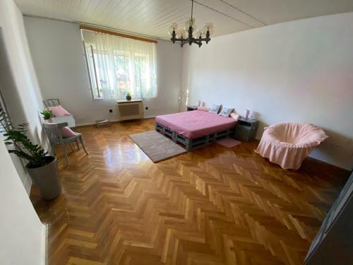 Vir�g Var�zs Vend�gh�z