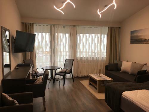 Hostal Calypso Lakeside Rooms & Lux Apartments