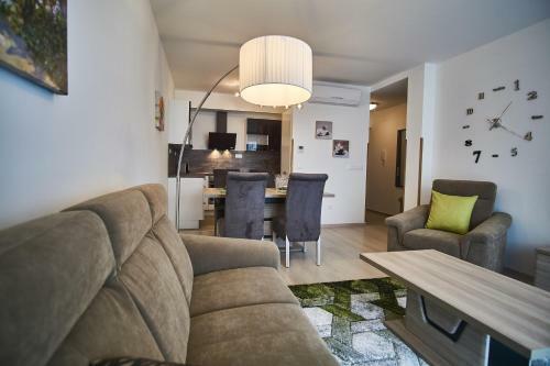 Az�r Apartments - Hostaid