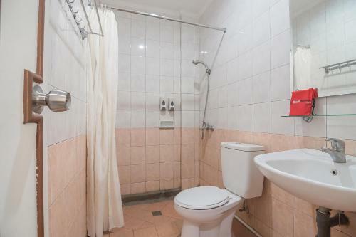 Hotel Reddoorz Near Setrasari Mall 2