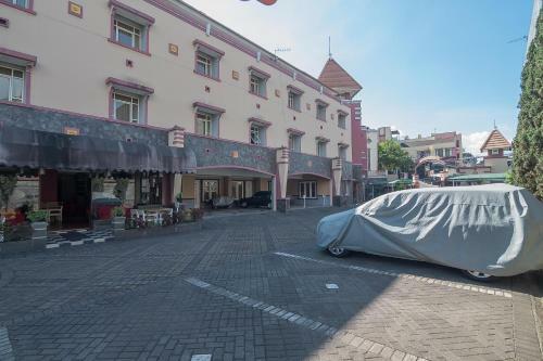 Hotel Reddoorz Near Setrasari Mall 2