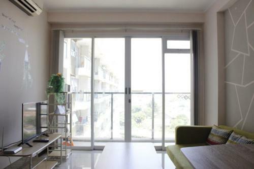 Spacious And Well Appointed 2br @ Gateway Pasteur Apartment By Travelio