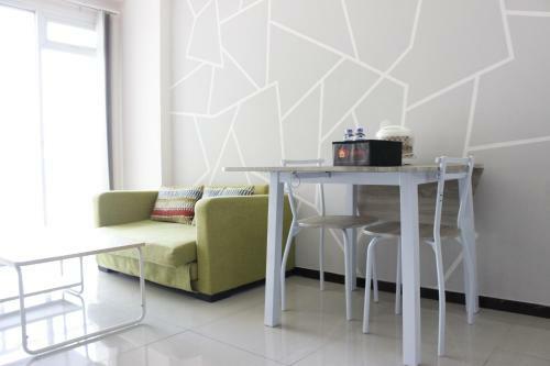 Spacious And Well Appointed 2br @ Gateway Pasteur Apartment By Travelio