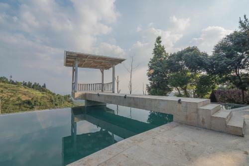 Hotel Reddoorz Resort @ Lembang 2