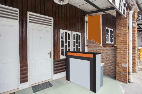 Hotel Oyo 2799 Berastagi Backpacker Rooms