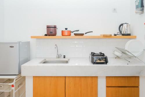 Relax And Comfy @ Studio Casa de Parco Apartment By Travelio