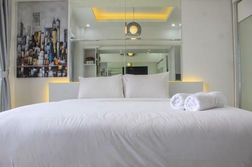 Fabulous Studio Ambassade Apartment By Travelio