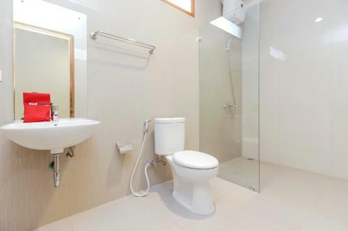 Hostal Reddoorz Premium Near Ragunan Zoo 2