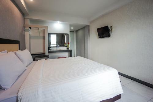 Capital O 3433 Hotel Plaza