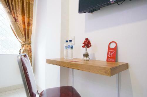 Hostal Reddoorz @ Rs Adam Malik Medan