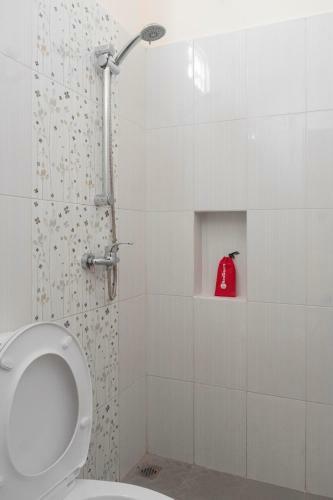 Hostal Reddoorz Plus Near Millenium Ict Centre Medan 2